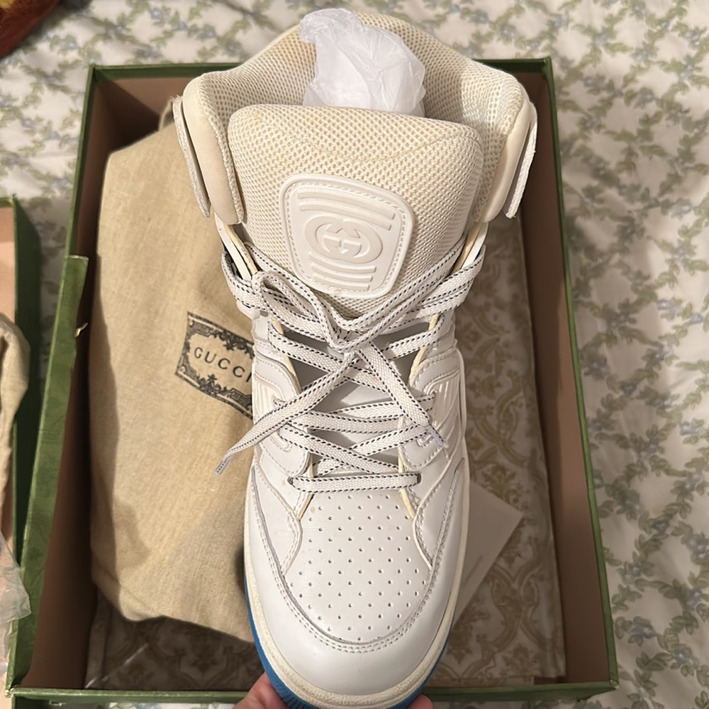 MEN'S GUCCI BASKET SNEAKER
Color: white and blue
Size: Men’s 10